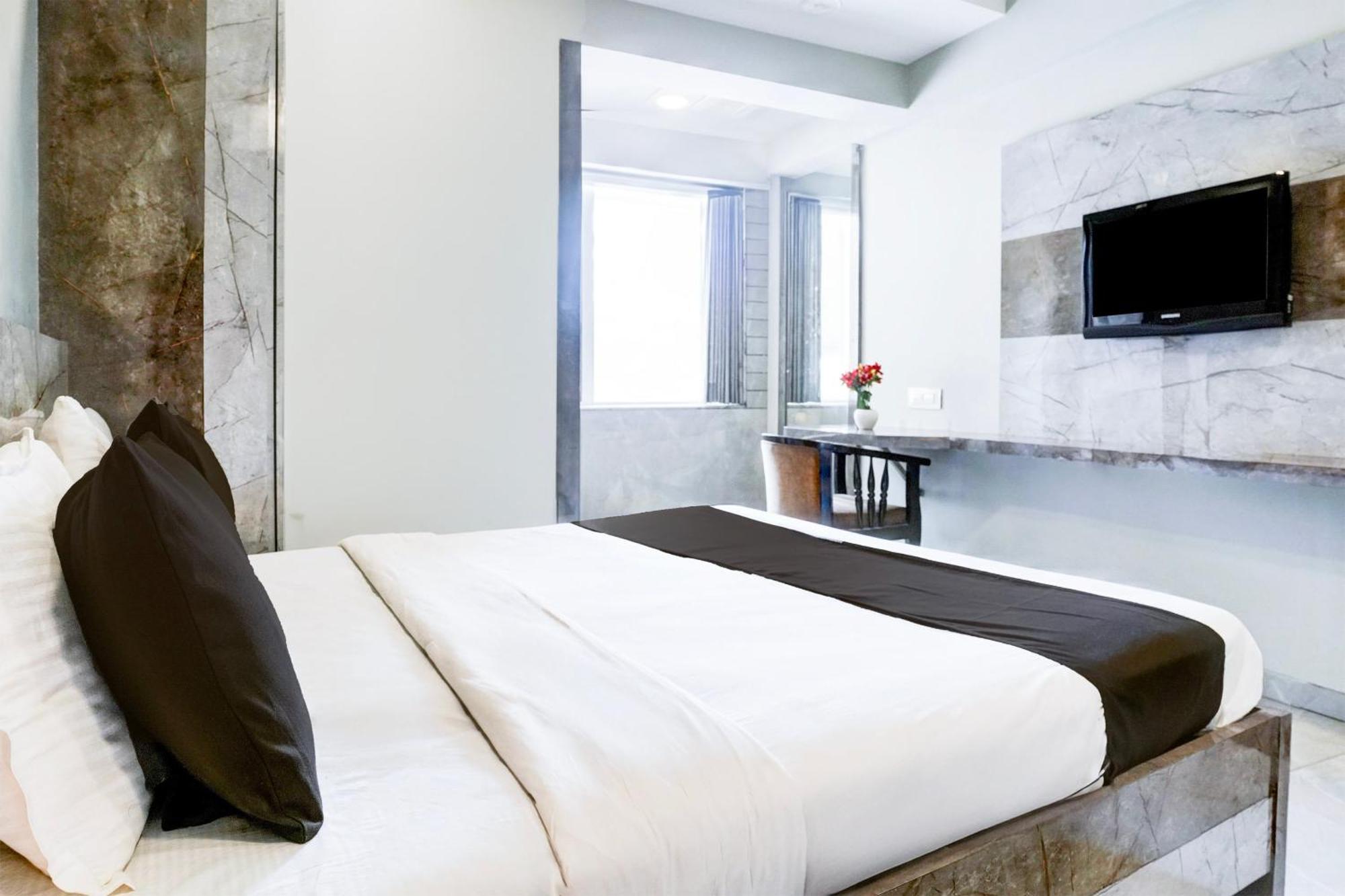 מלון Turambhe Super Townhouse Oak Vashi מראה חיצוני תמונה