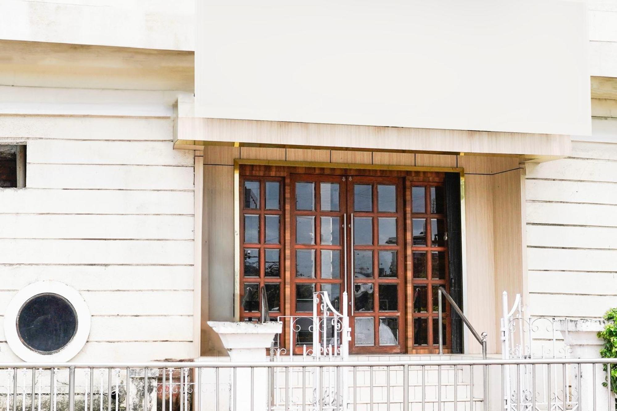 מלון Turambhe Super Townhouse Oak Vashi מראה חיצוני תמונה